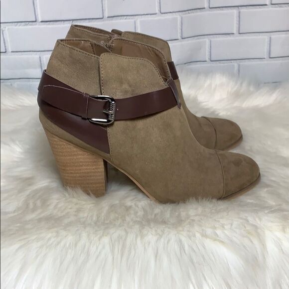 Carlos Santana Tan Suede Belted Booties Size 9 - Picture 4 of 7